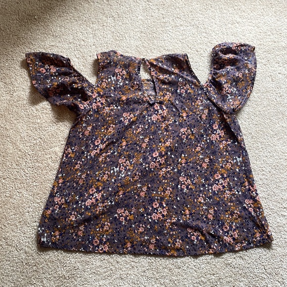 Lightweight Floral Top - Picture 3 of 3